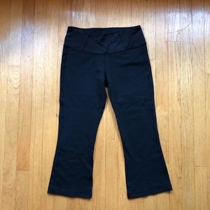 Black LuLuLemon cropped pants